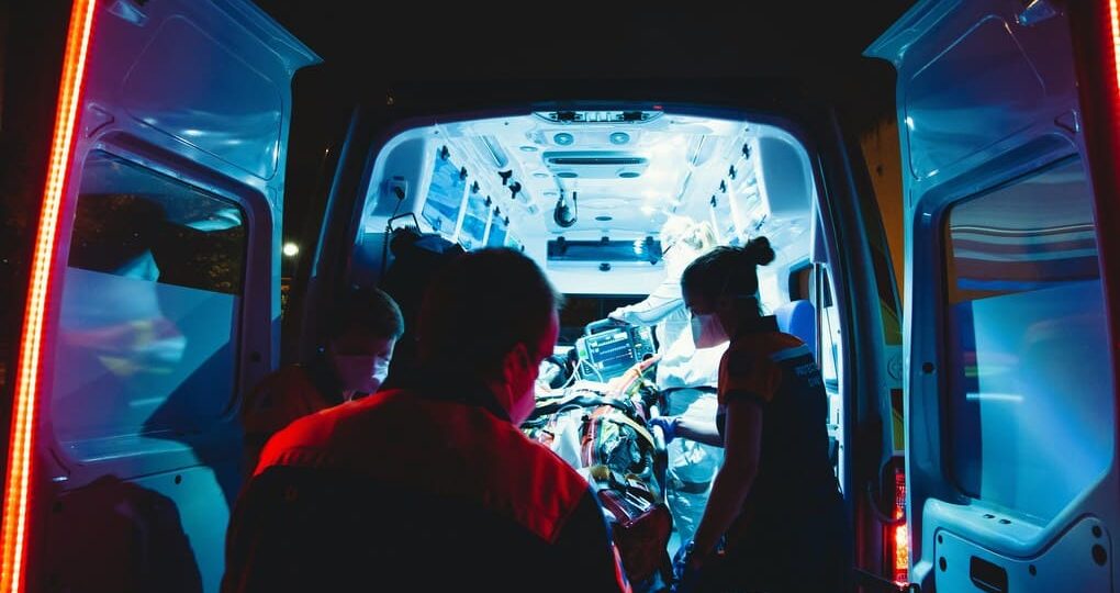 Distribución médica eficiente con software de rutas en El Salvador