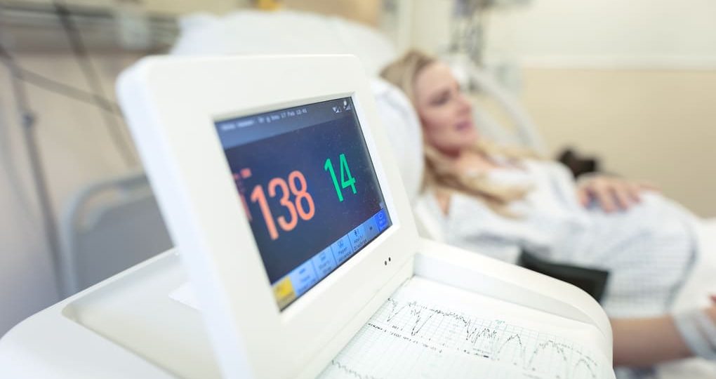 Control del embarazo si vives en Colombia: ¿cuántos chequeos son necesarios realmente?